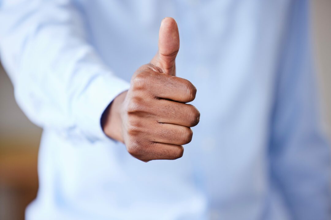hand giving a thumbs up