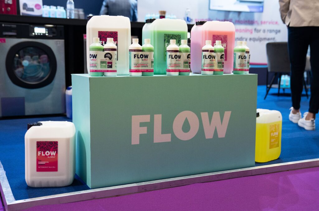 Flow commercial detergents